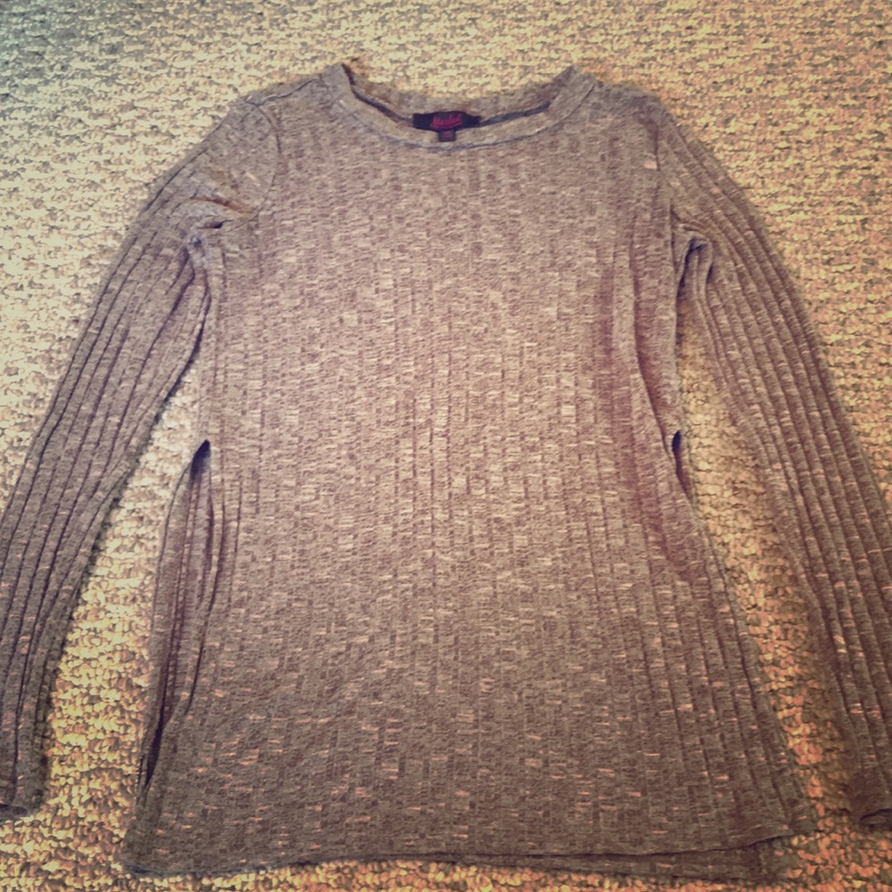 Long sleeve shirt with side slit